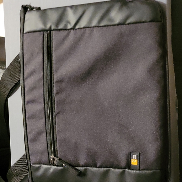 CASE LOGIC INTRATA 11.6" LAPTOP BAG - Picture 9 of 12